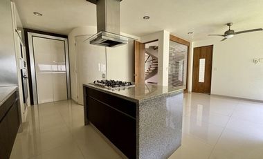 Excelente casa en renta dentro de Jardines en la Montaña, Tlalpan, CDMX.