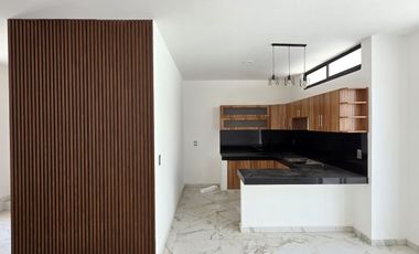 CASA EN VENTA 2 PLANTAS, 3 RECÁMARAS, 2.5 BAÑOS, COCHERA PARA 2 AUTOS