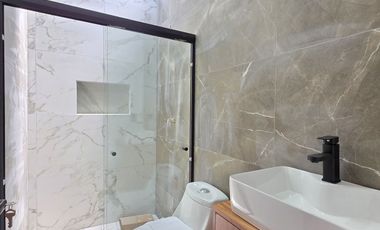 CASA EN VENTA 2 PLANTAS, 3 RECÁMARAS, 2.5 BAÑOS, COCHERA PARA 2 AUTOS