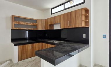CASA EN VENTA 2 PLANTAS, 3 RECÁMARAS, 2.5 BAÑOS, COCHERA PARA 2 AUTOS