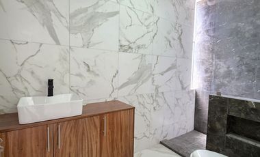 CASA EN VENTA 2 PLANTAS, 3 RECÁMARAS, 2.5 BAÑOS, COCHERA PARA 2 AUTOS