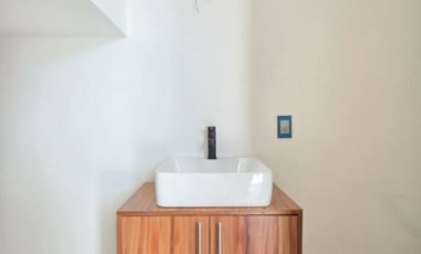 CASA EN VENTA 2 PLANTAS, 3 RECÁMARAS, 2.5 BAÑOS, COCHERA PARA 2 AUTOS