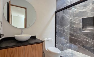 CASA EN VENTA 2 PLANTAS, 3 RECÁMARAS, 2.5 BAÑOS, COCHERA PARA 2 AUTOS