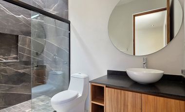 CASA EN VENTA 2 PLANTAS, 3 RECÁMARAS, 2.5 BAÑOS, COCHERA PARA 2 AUTOS