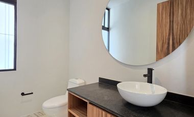 CASA EN VENTA 2 PLANTAS, 3 RECÁMARAS, 2.5 BAÑOS, COCHERA PARA 2 AUTOS