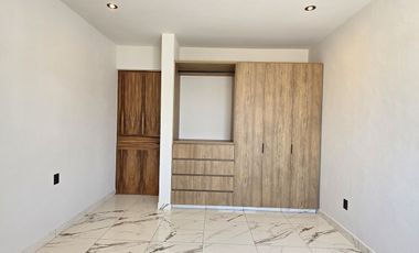 CASA EN VENTA 2 PLANTAS, 3 RECÁMARAS, 2.5 BAÑOS, COCHERA PARA 2 AUTOS