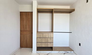 CASA EN VENTA 2 PLANTAS, 3 RECÁMARAS, 2.5 BAÑOS, COCHERA PARA 2 AUTOS