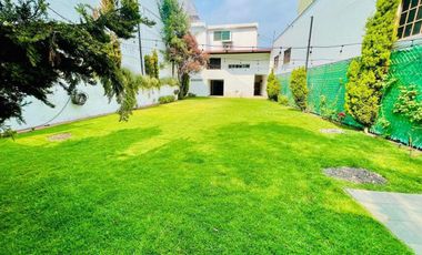 CASA EN LOMAS DE LAS AGUILAS