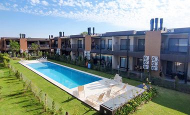 Departamento en  alquiler, planta baja con jardin,  en La Cañada Village, Pilar