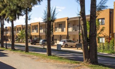 Departamento en  alquiler, planta baja con jardin,  en La Cañada Village, Pilar
