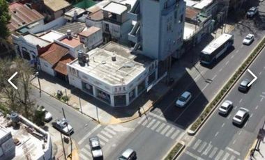 Local en  esquina a pocas cuadras de Uriarte y Estacion de Remedios de Escalada