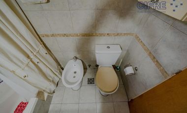 Departamento 2 ambientes con balcón al frente. Sin porteria.
