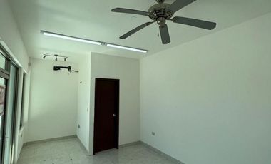 LOCAL EN RENTA EN PLAZA PREMIUM, CIUDAD DEL CARMEN, CAMPECHE.