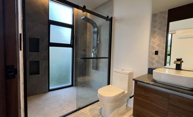 Casa en  venta en esquina area verde, res. Aqua Cancún Coldwell Banker