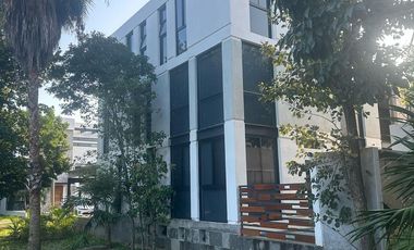 Casa en  venta en esquina area verde, res. Aqua Cancún Coldwell Banker