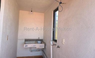 MG25-2937RENTA casa Calle 44 Villas de Gpe Xalost. Edo Mex.