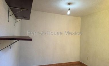 MG25-2937RENTA casa Calle 44 Villas de Gpe Xalost. Edo Mex.