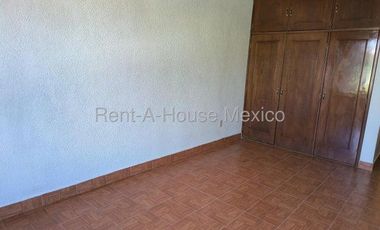 MG25-2937RENTA casa Calle 44 Villas de Gpe Xalost. Edo Mex.