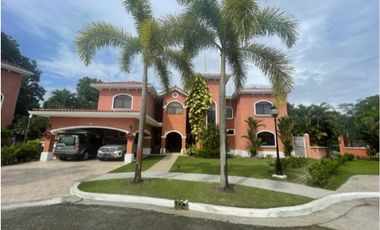 CLAYTON / RES. CLAYTON VILLAGE / 700m2 / 5 HABITACIONES / NATURALEZA