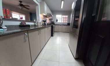 BRISAS DEL GOLF / VILLA ALTA / 4 HABITAC. / 422m2 / AMPLIO JARDN / YG