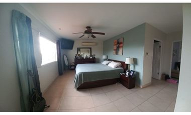 BRISAS DEL GOLF / VILLA ALTA / 4 HABITAC. / 422m2 / AMPLIO JARDN / YG