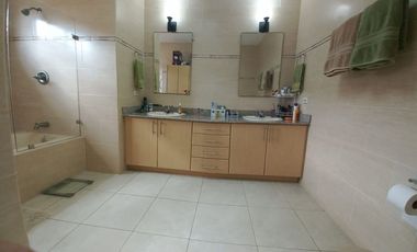 BRISAS DEL GOLF / VILLA ALTA / 4 HABITAC. / 422m2 / AMPLIO JARDN / YG