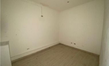 LOCAL COMERCIAL PLANTA ALTA  / GALERIAS MARBELLA PLAZA / 90M