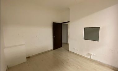 LOCAL COMERCIAL PLANTA ALTA  / GALERIAS MARBELLA PLAZA / 90M