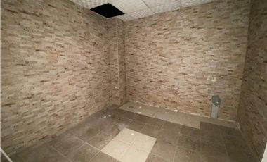 LOCAL COMERCIAL PLANTA ALTA  / GALERIAS MARBELLA PLAZA / 90M