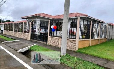 VENTA DE CASA EN DAVID  3 RECAMARAS   A PASOS DE LA INTERAMERICANA