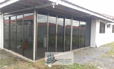 VENTA DE CASA EN DAVID  3 RECAMARAS   A PASOS DE LA INTERAMERICANA