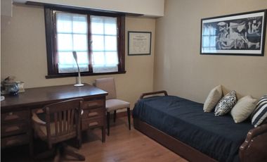 VENTA CHALET EN IMPORTANTE ESQUINA LAPRIDA Y 14 DE JULIO