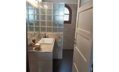 VENTA CHALET EN IMPORTANTE ESQUINA LAPRIDA Y 14 DE JULIO