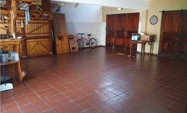 VENTA CHALET EN IMPORTANTE ESQUINA LAPRIDA Y 14 DE JULIO