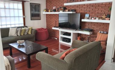 VENTA CHALET EN IMPORTANTE ESQUINA LAPRIDA Y 14 DE JULIO