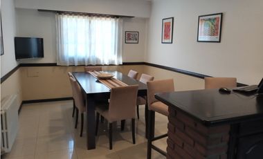 VENTA CHALET EN IMPORTANTE ESQUINA LAPRIDA Y 14 DE JULIO