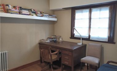 VENTA CHALET EN IMPORTANTE ESQUINA LAPRIDA Y 14 DE JULIO