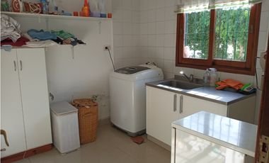 VENTA CHALET EN IMPORTANTE ESQUINA LAPRIDA Y 14 DE JULIO