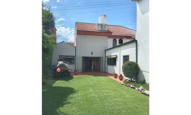 VENTA CHALET EN IMPORTANTE ESQUINA LAPRIDA Y 14 DE JULIO
