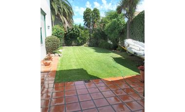 VENTA CHALET EN IMPORTANTE ESQUINA LAPRIDA Y 14 DE JULIO