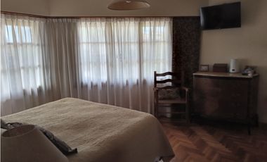 VENTA CHALET EN IMPORTANTE ESQUINA LAPRIDA Y 14 DE JULIO