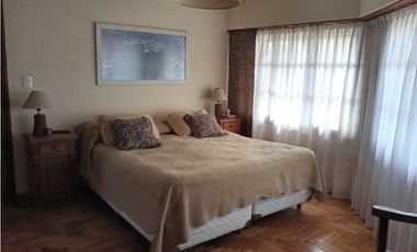 VENTA CHALET EN IMPORTANTE ESQUINA LAPRIDA Y 14 DE JULIO