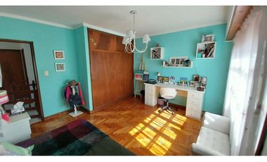 VENTA CHALET EN IMPORTANTE ESQUINA LAPRIDA Y 14 DE JULIO