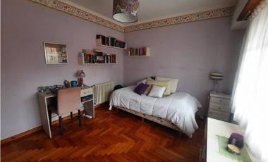 VENTA CHALET EN IMPORTANTE ESQUINA LAPRIDA Y 14 DE JULIO