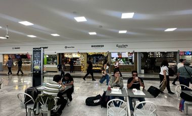 Se renta local comercial en el aeropuerto terminal 1