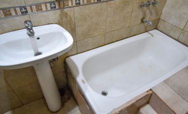 VENTA casa de 4 dormitorios + dpto en el norte