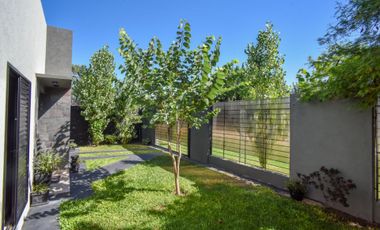 VENTA CASA EN ARROYO LEYES KM.13