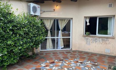 Casa en venta de 4 dormitorios c/ cochera en Los Perales