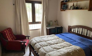 Casa en venta de 4 dormitorios c/ cochera en Los Perales