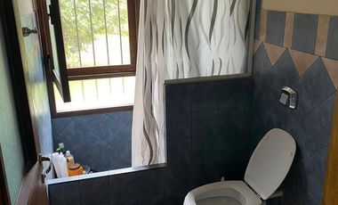 Casa en venta de 4 dormitorios c/ cochera en Los Perales